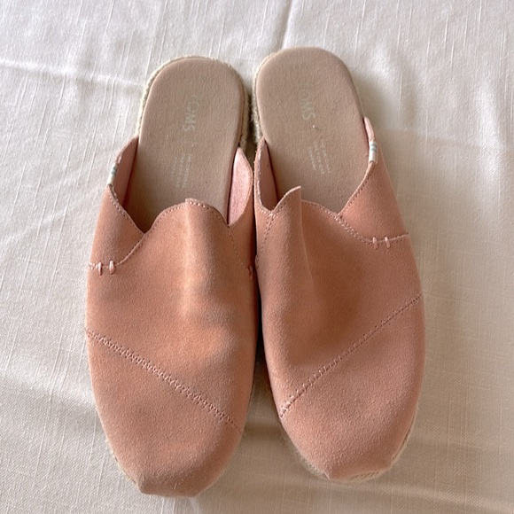 Tom’s blush suede mules - Picture 2 of 2